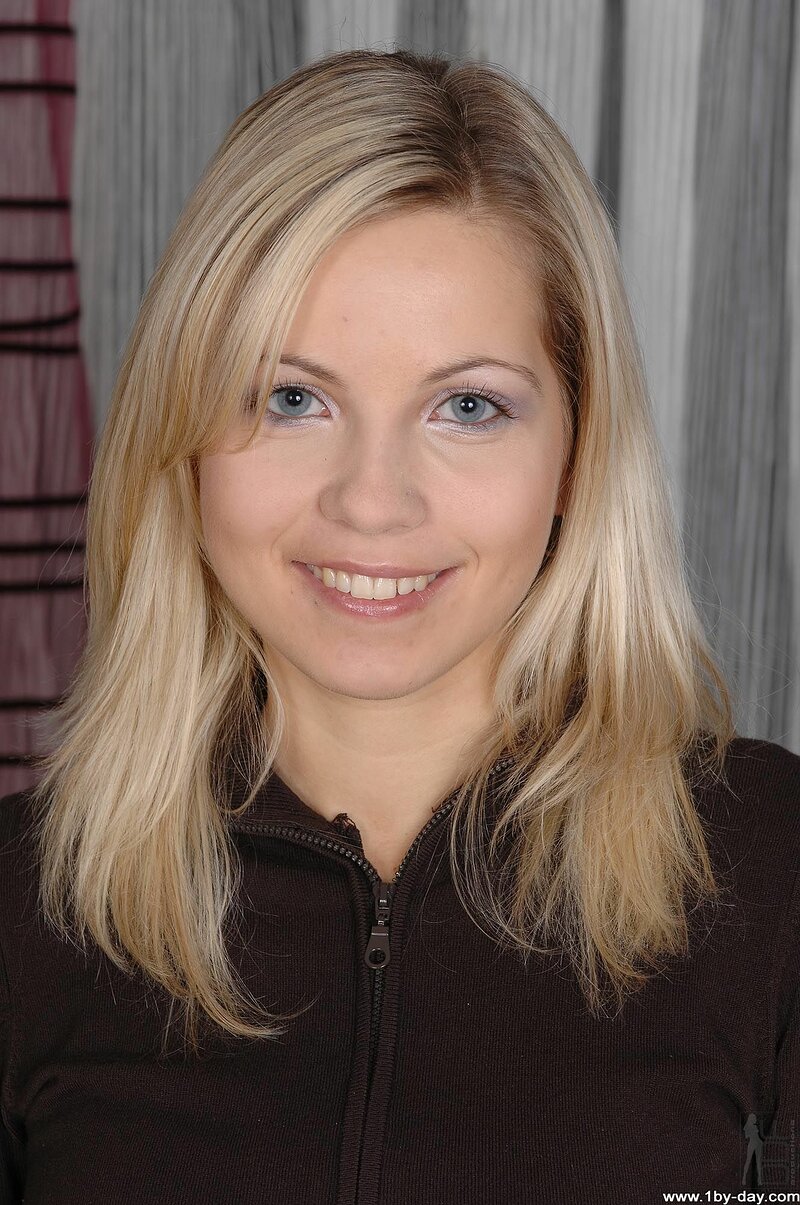 Юляшка, 19 лет, 1 размер груди